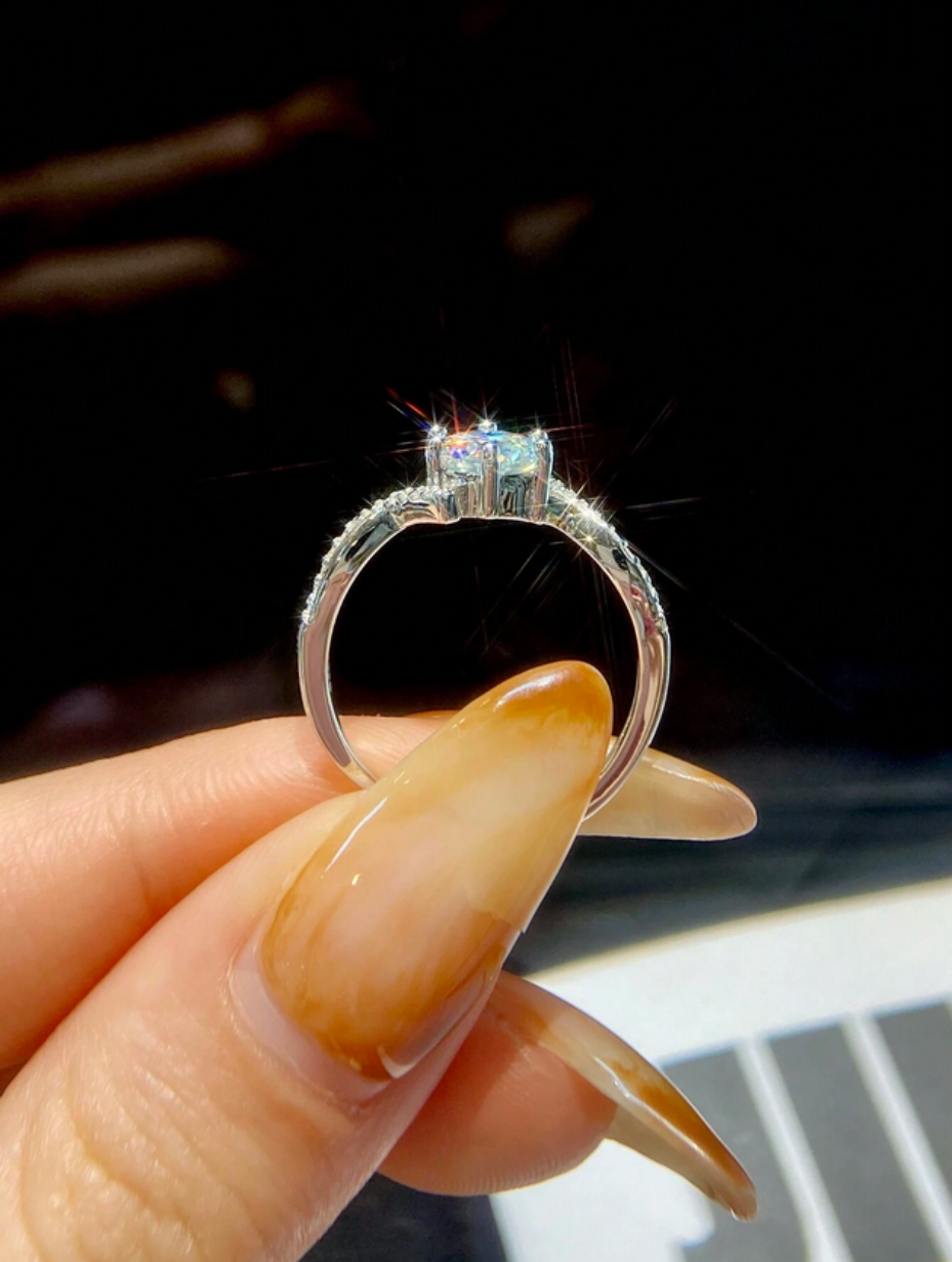 Moissanitring med Drejet Design | 925 Sterlingsølv