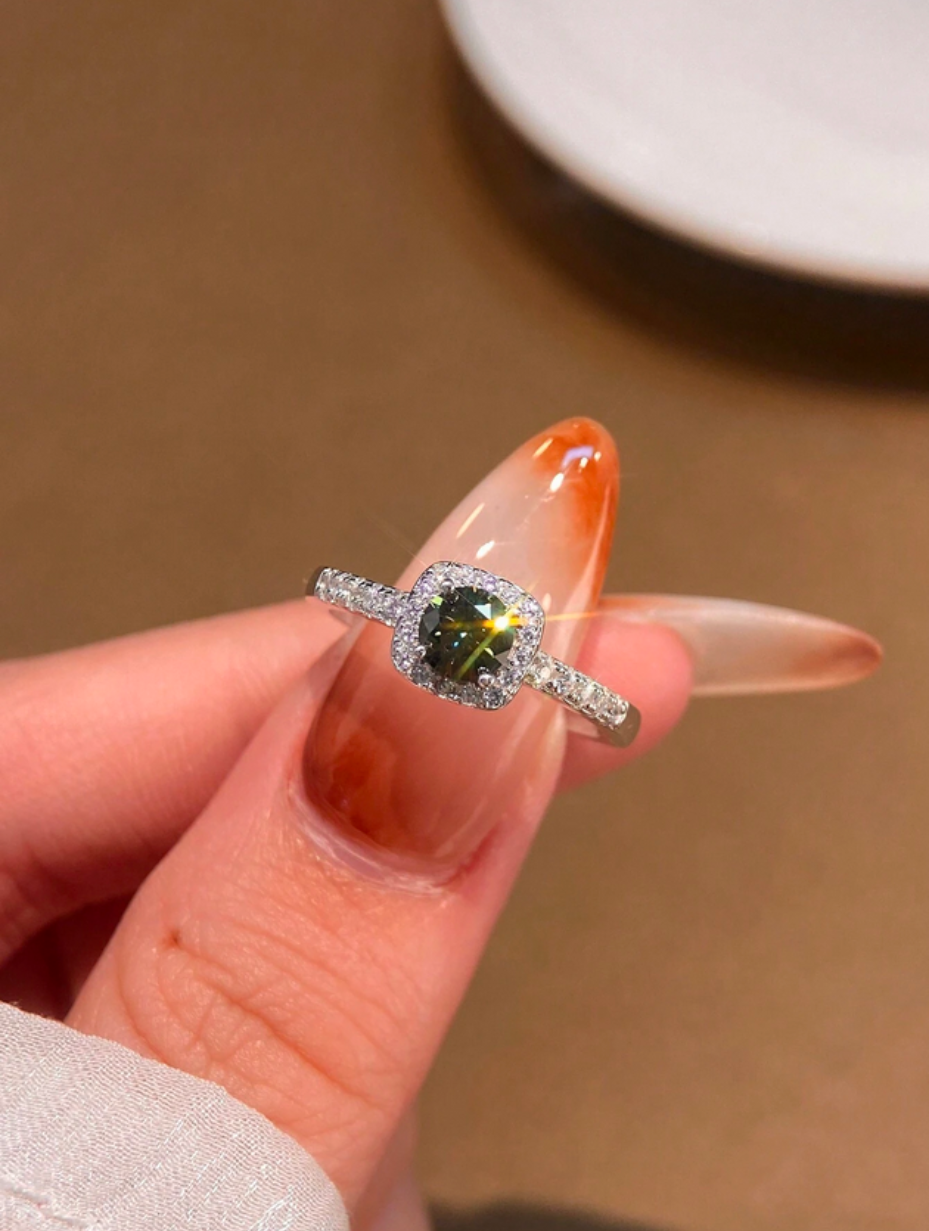Luksuriøs Olivengrøn Moissanitring | Firkantet Wrap-Design