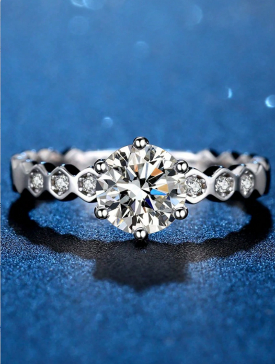 Ring med Moissanit Honeycomb i 925 Sterlingsølv | Elegant Design