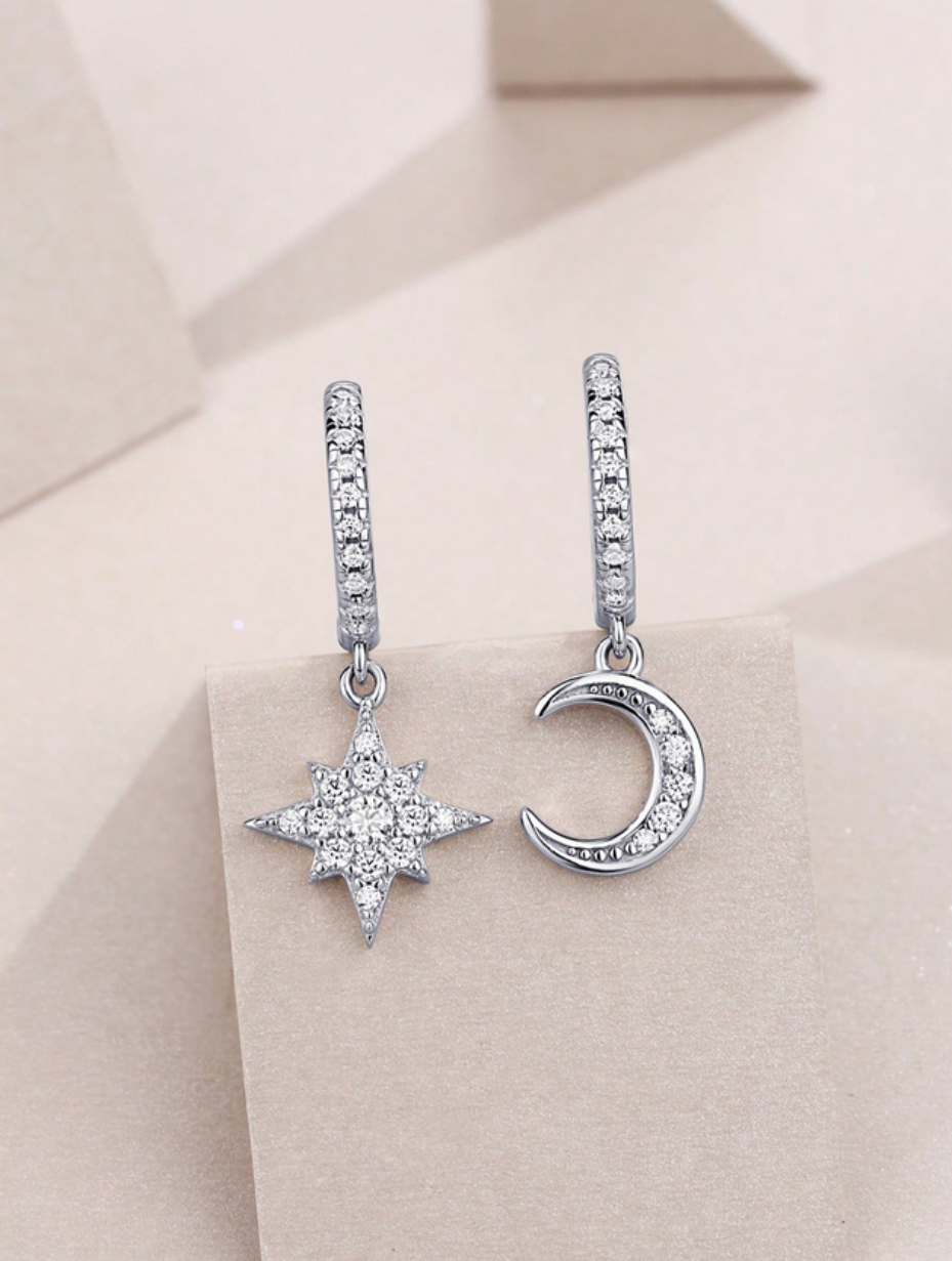 18 Karat Forgyldte Moissanit Stjernemåne Ørestikker | Unisex Elegance
