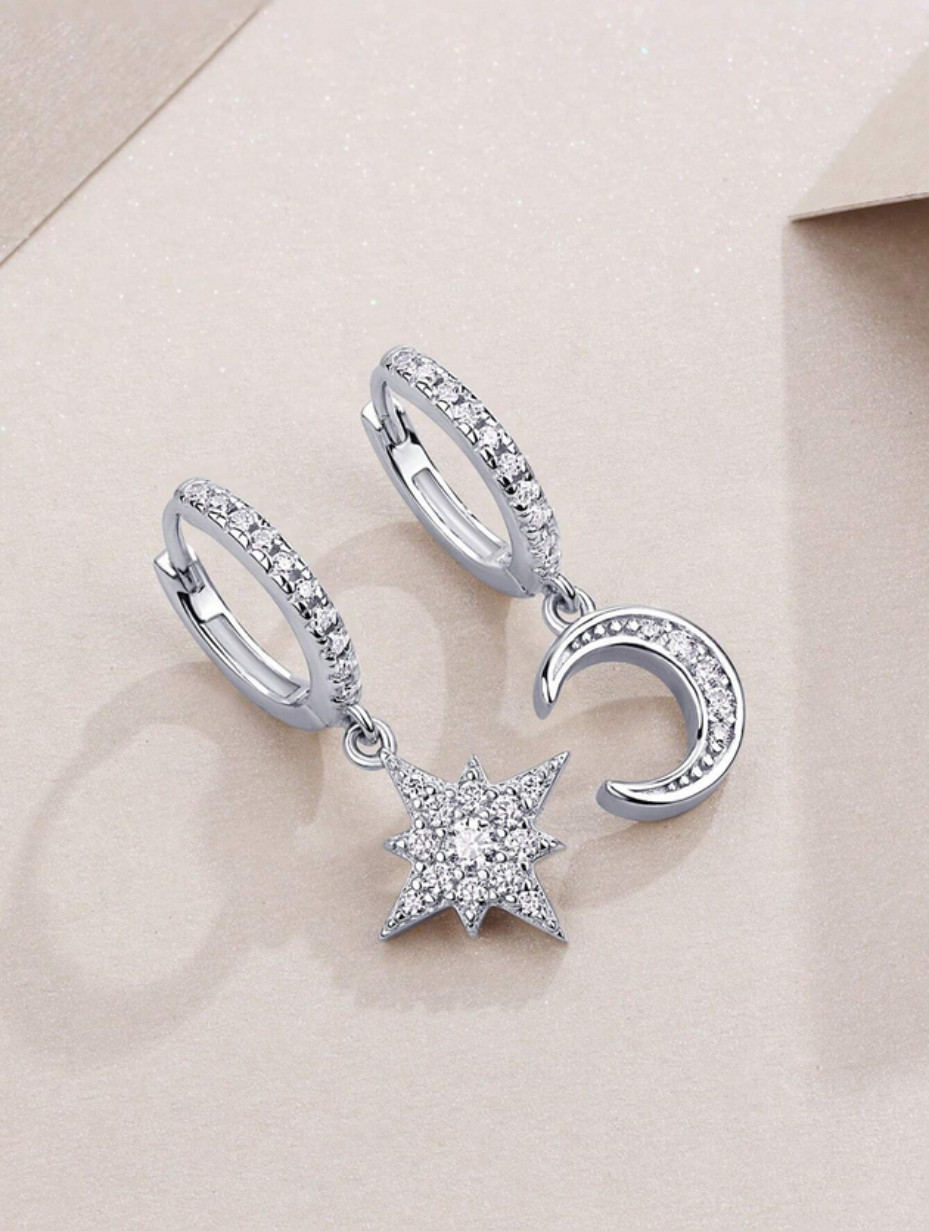 18 Karat Forgyldte Moissanit Stjernemåne Ørestikker | Unisex Elegance