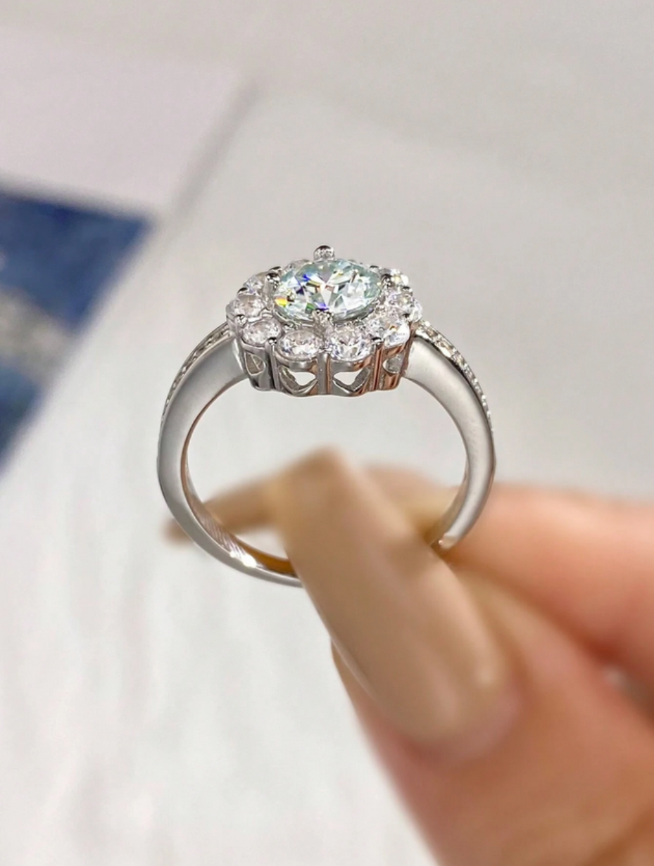 Moissanit Solsikke Ring | Sterling Sølv Elegance