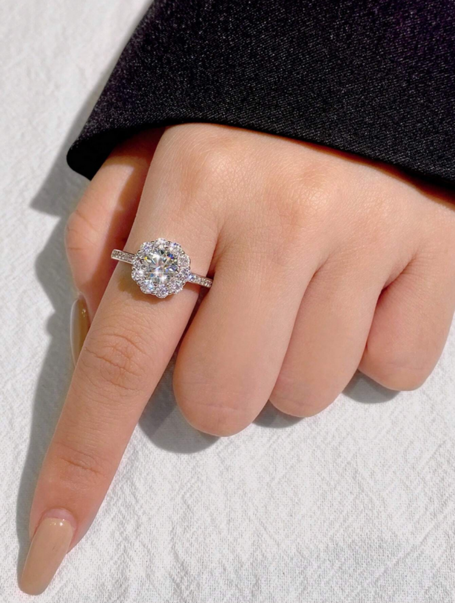 Moissanit Solsikke Ring | Sterling Sølv Elegance