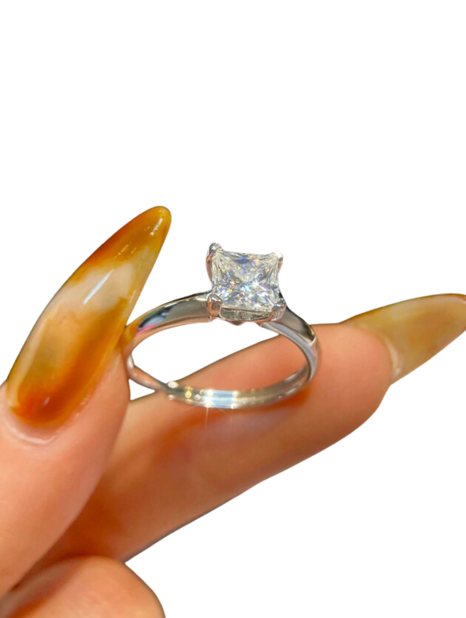 Prinsesse Firkantet Moissanit Ring | Sterlingsølv Design