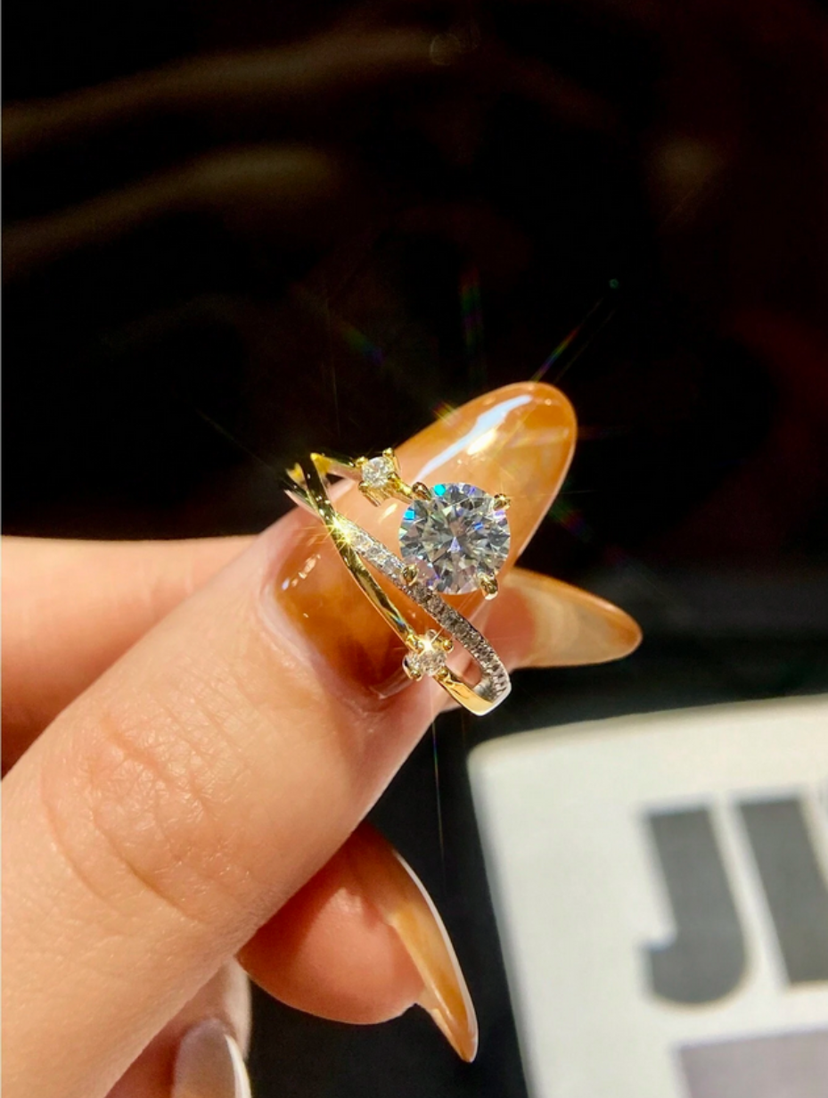 4 Claw Round Ring | Moissanite Accent