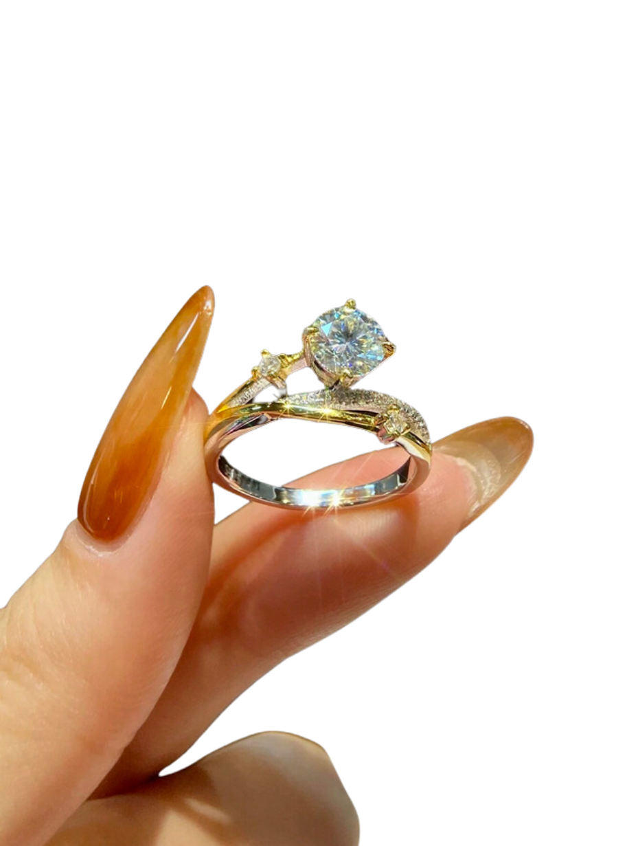 4 Claw Round Ring | Moissanite Accent
