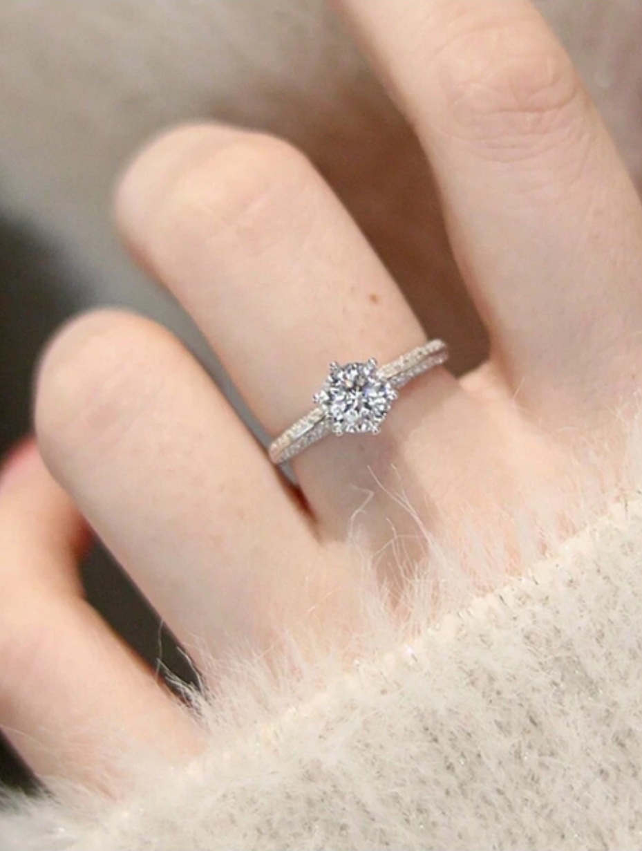 Rund Moissanitring | Let Luksusdesign