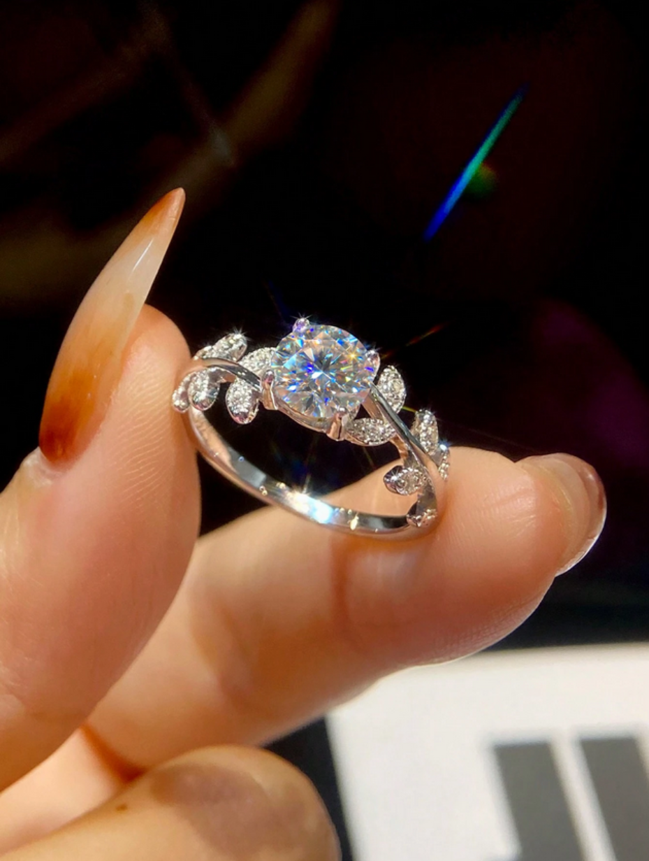 Laurel Branch Ring | Moissanite