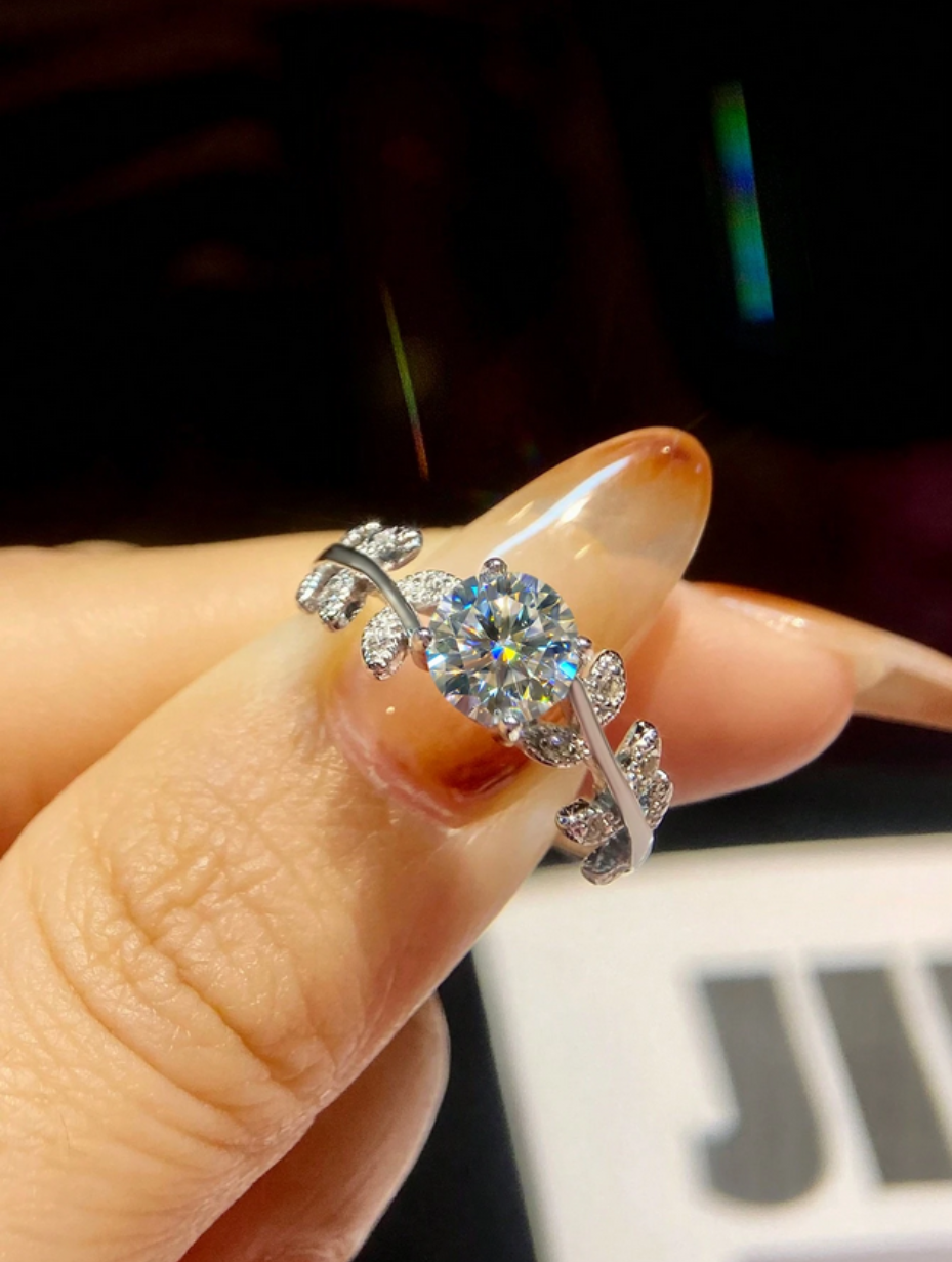 Laurel Branch Ring | Moissanite