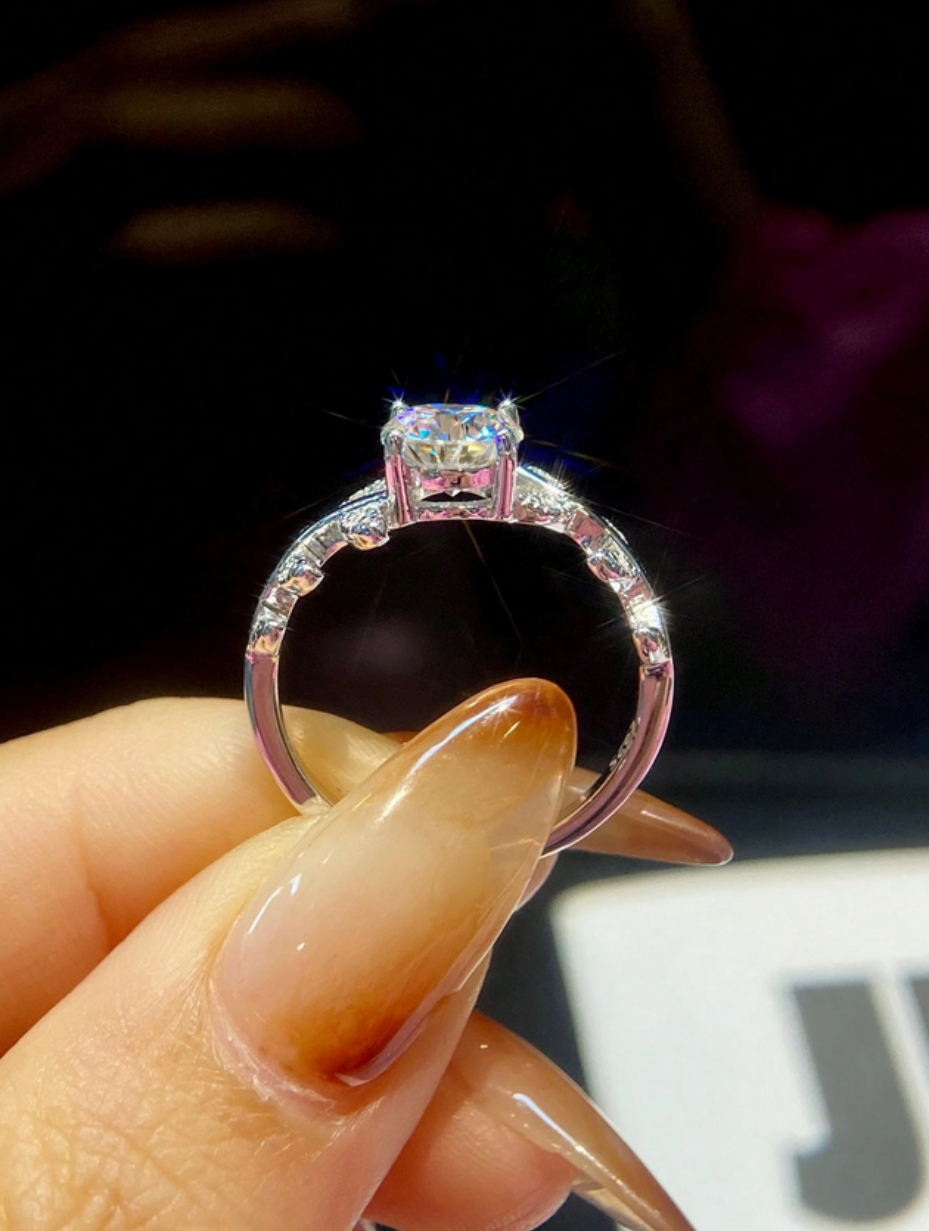 Laurel Branch Ring | Moissanite
