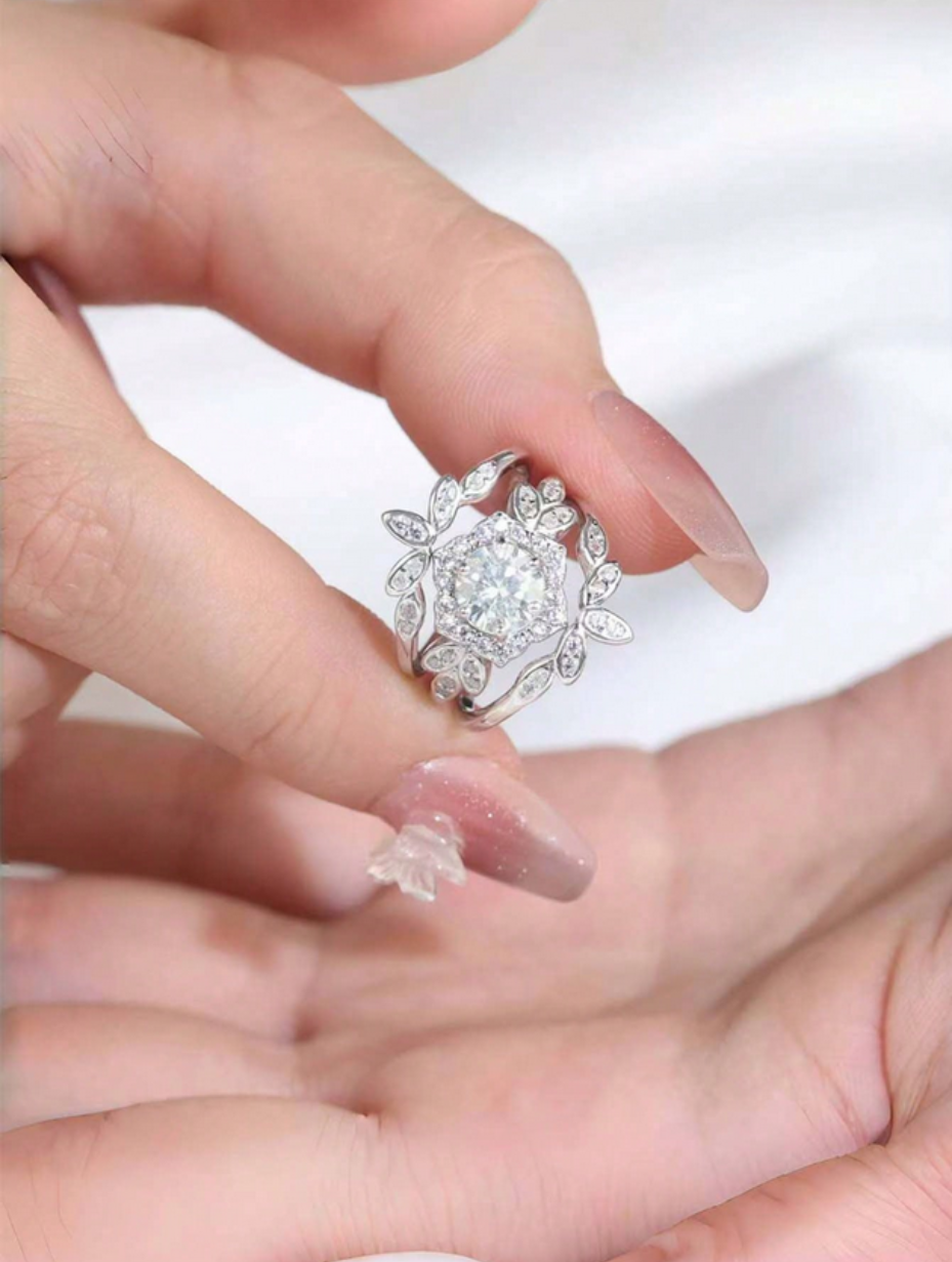 Floral Edge Moissanite Stackable Ring | Elegant & Unique