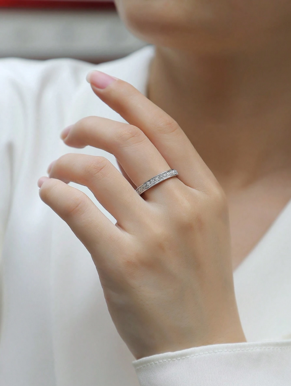 360° Moissanite Ring i Sterlingsølv | Unisex Design med Elegant Glans