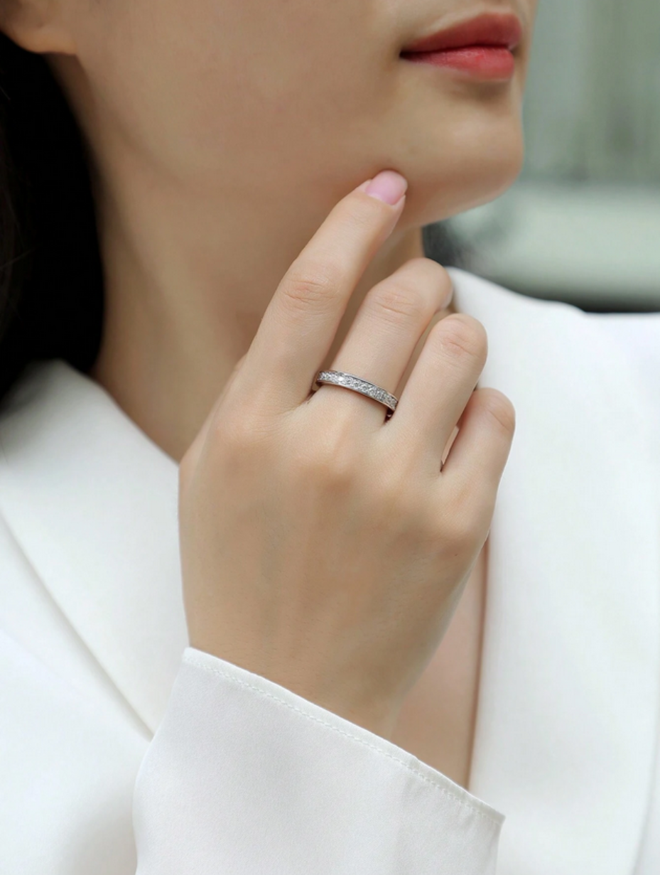 360° Moissanite Ring i Sterlingsølv | Unisex Design med Elegant Glans