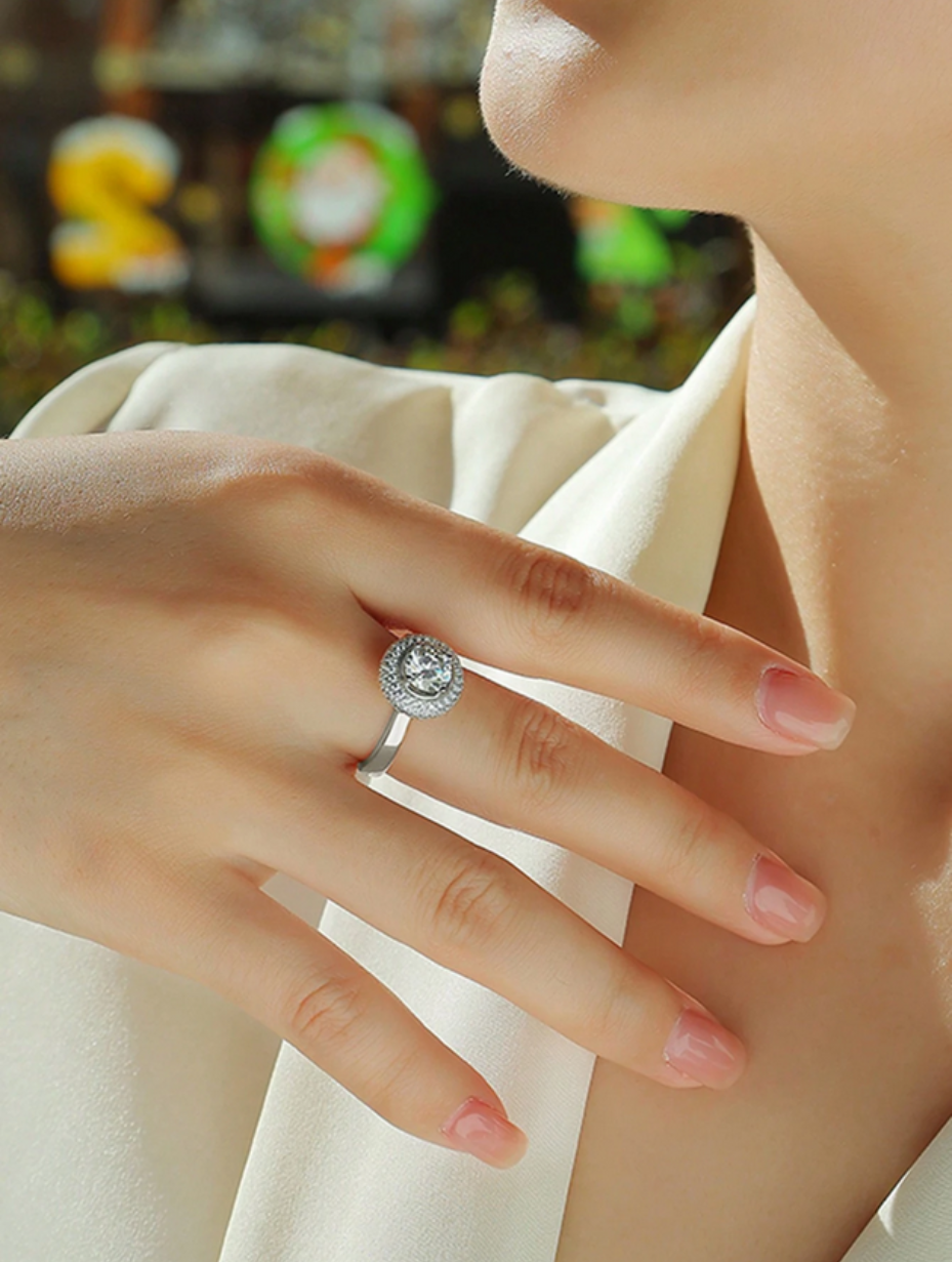 Rund Moissanitring | Elegant 18 Karat Guld
