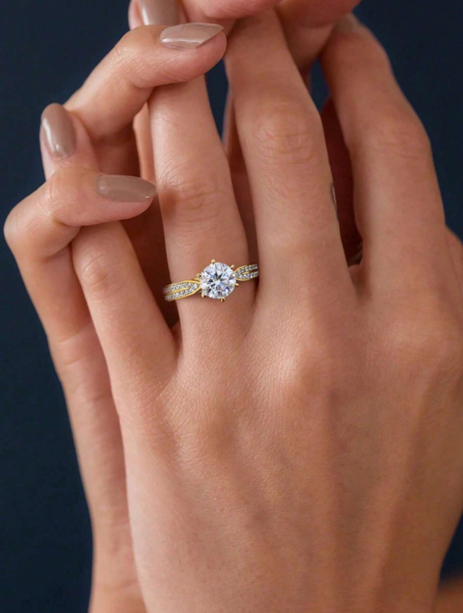 Moissanite Starlight Dronninge Ring i Guld | Elegant 6-Grabsdesign