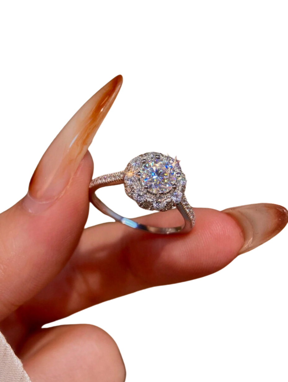 Moissanite Four-Claw Ring | S925 Sterling Silver Luxury Jewelry