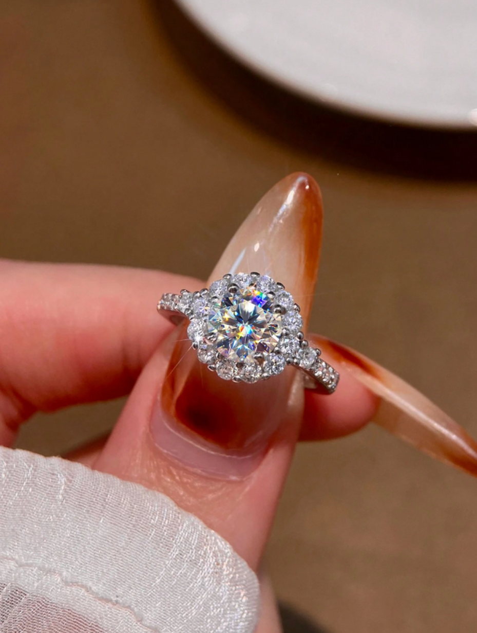 Moissanite Four-Claw Ring | S925 Sterling Silver Luxury Jewelry