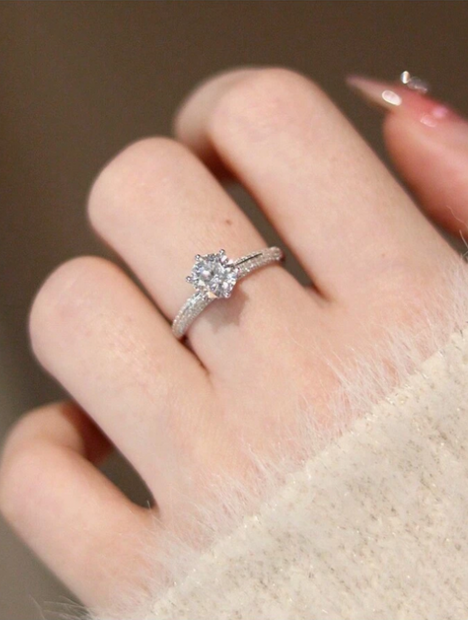Round Moissanite Ring | Light Luxury Design