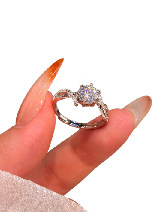 Moissanitring med Drejet Design | 925 Sterlingsølv