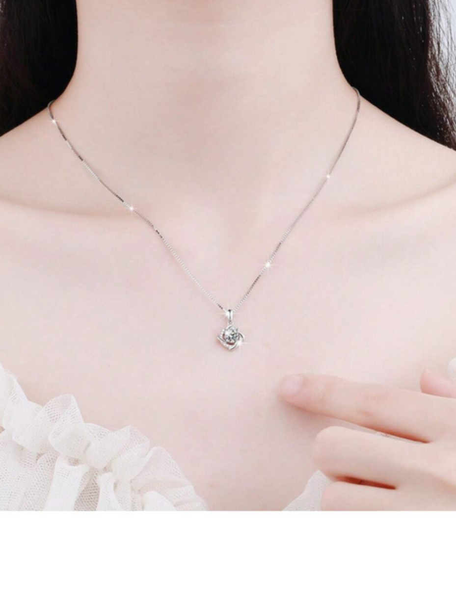 Silver Clover Pendant Necklace | Elegant Design