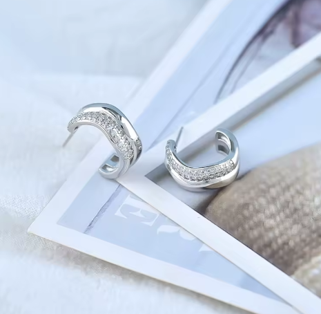 Sølv C-formede Zirkonia Creoler til Kvinder | Klassisk & Elegant